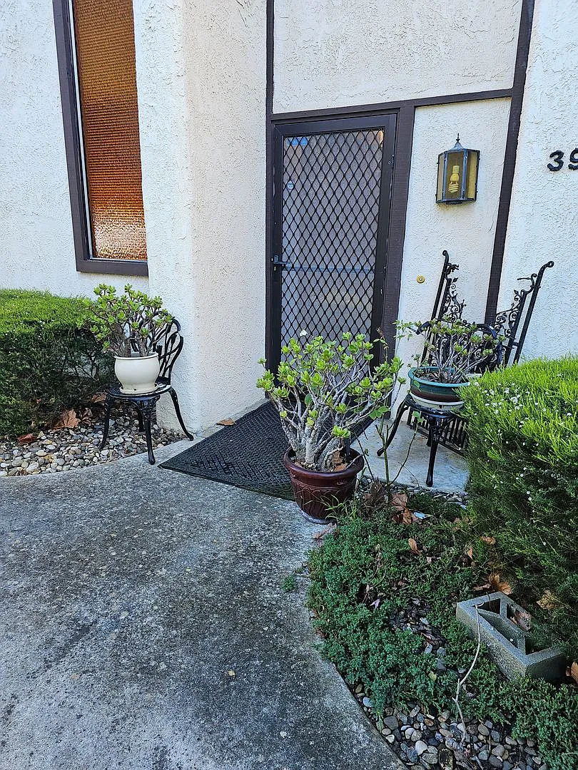 3bd/2ba Mesa Circle Condo — Photo 1