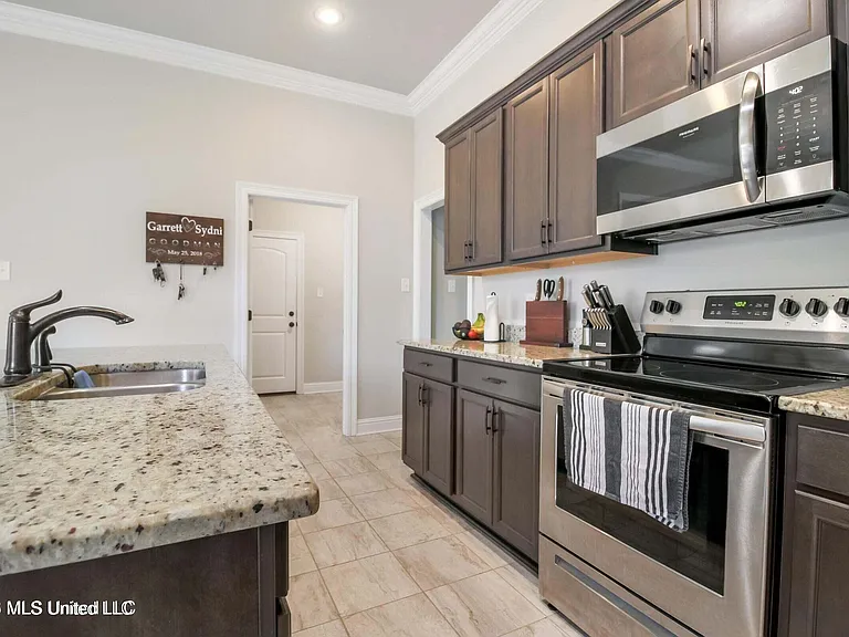3700 Victor Ln — Photo 5