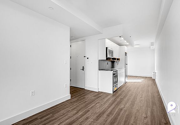 5th image of 2069 Honeywell Ave APT 3H
