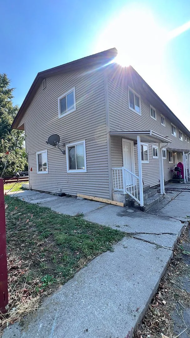 Lake St. 4-Plex — Photo 1