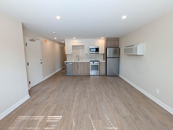 5th image of 3865 Front St #101