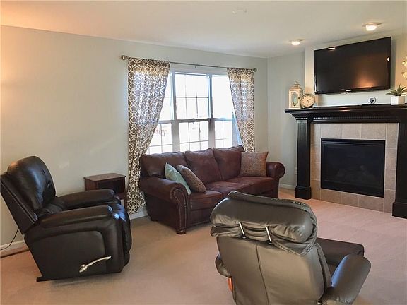 3rd image of 1270 Crestview Dr