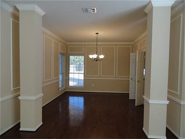 2nd image of 302 Lakeglen Ct