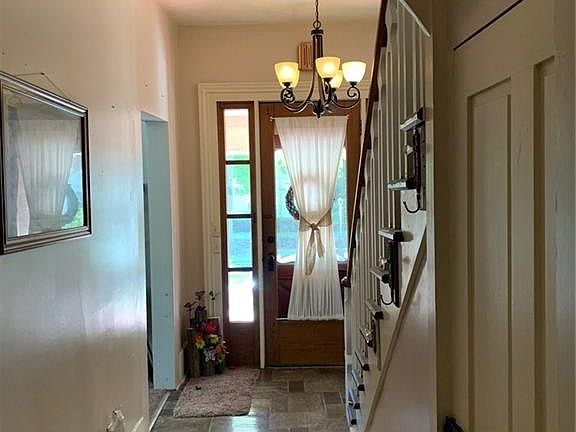 5th image of 520 E Main St
