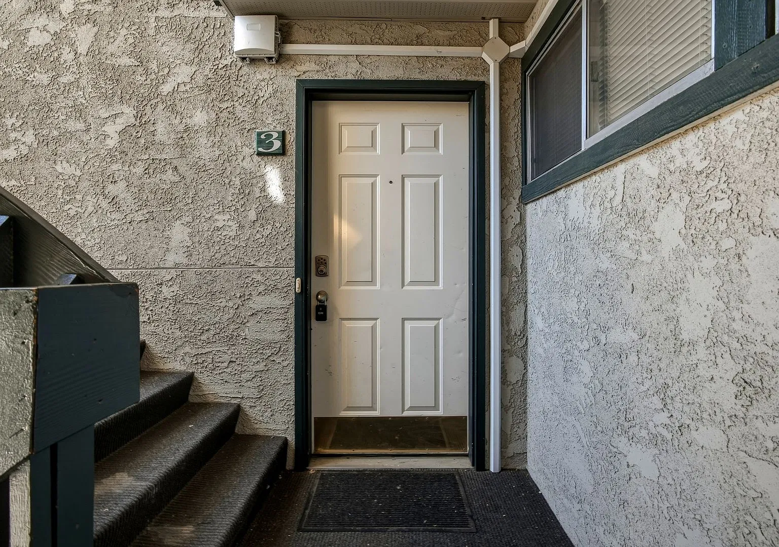 Awesome 3 Bed 2 Bath Condo Unit in Murray — Photo 2