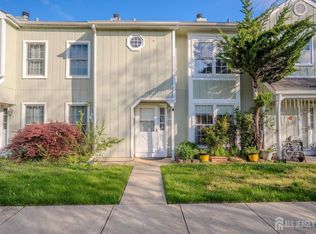 4 Pond View Dr, Plainsboro, NJ 08536
