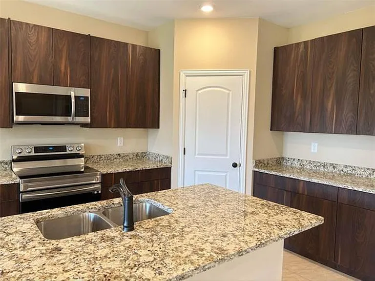 144 Canales Cir — Photo 9