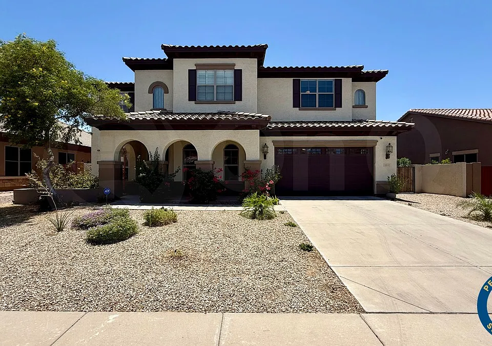3137 E Fandango Dr