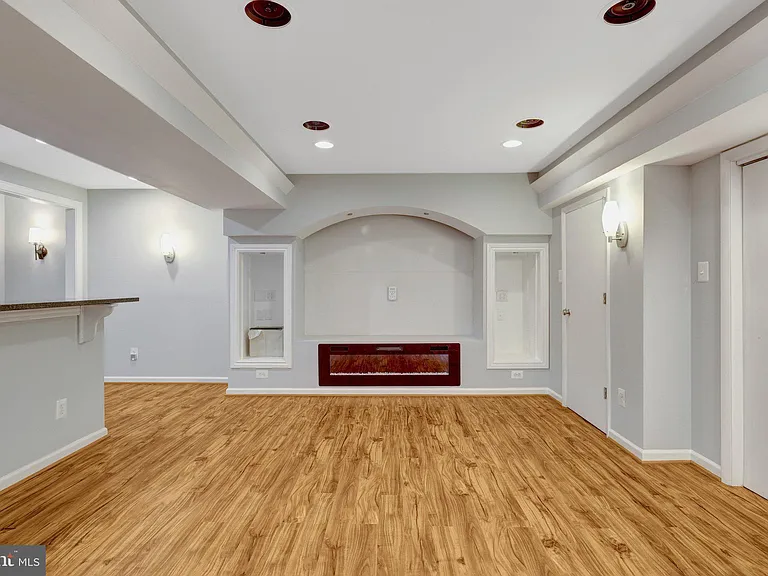 8995 Parliament Dr — Photo 45