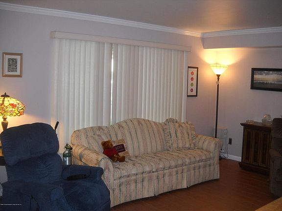 3rd image of 16 Abingdon Ave