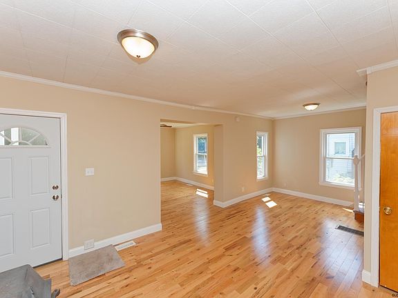 5th image of 90 Boulevard St
