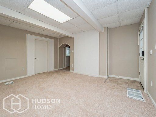 4th image of 118 Broad St