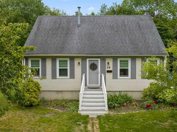 19 Abbey St, Fairhaven, MA 02719