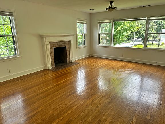 5th image of 371 Cascade Dr NW
