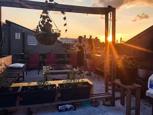 Rented by Manhattan Management LLC | media 98