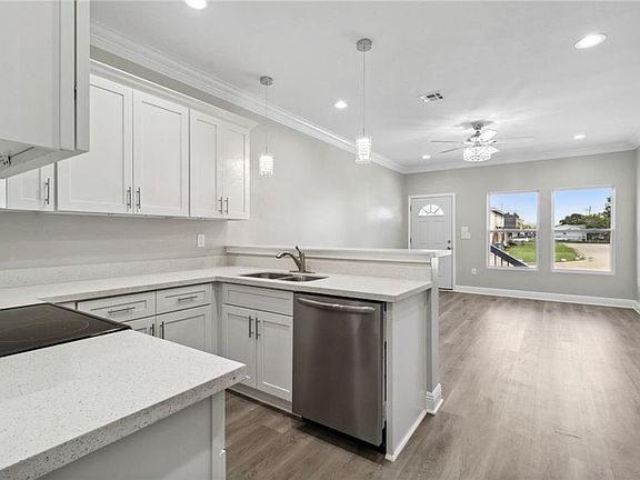5th image of 30 Ashton Cox Dr