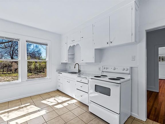 5th image of 403 Athenia Dr
