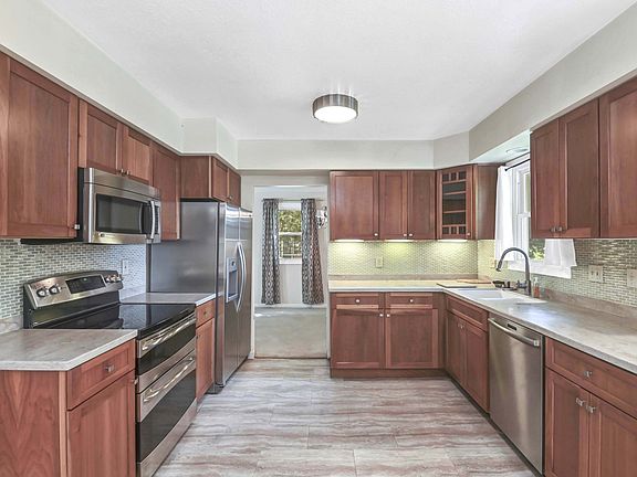 3rd image of 1722 Sheridan Rd