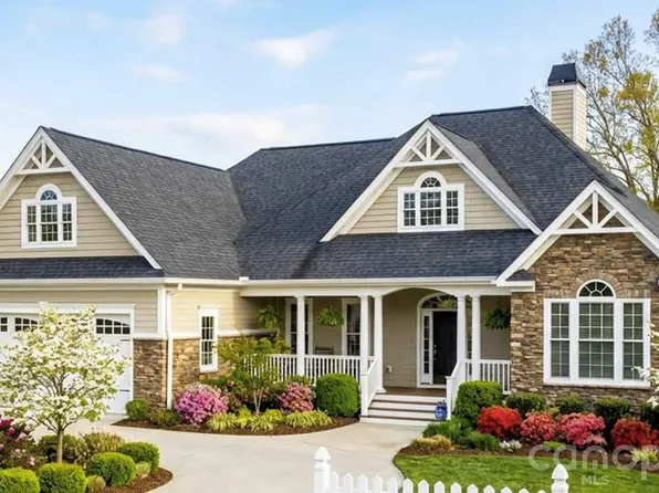 1045 Table View Dr, Morganton, NC 28655