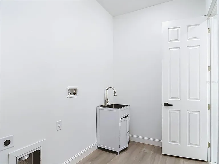 275 Lecturn St — Photo 50