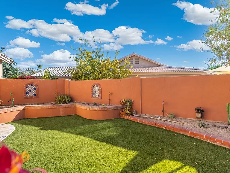 372 W Amoroso Dr — Photo 20