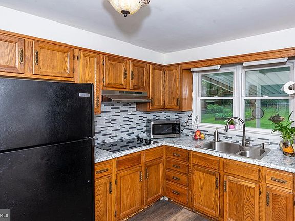 5th image of 549 Garfield Ave