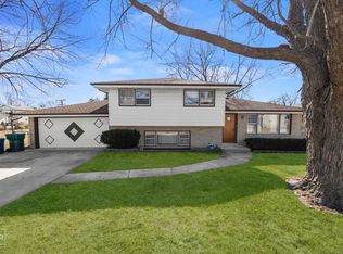 6253 W 82nd St, Burbank, IL