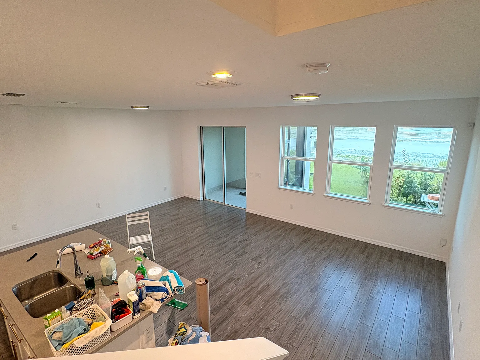 3 bed, 1963 sqft, $2,445 — Photo 2