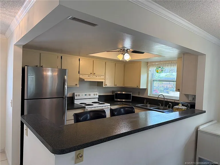 2950 SE Ocean Blvd #4 — Photo 6