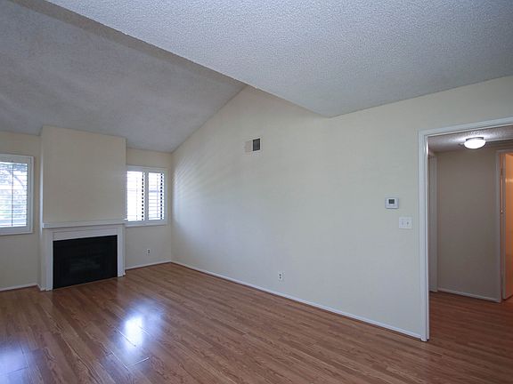 3rd image of 542 N Orange Grove Blvd