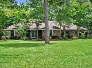 2704 Old Shell Landing Rd, Ocean Springs, MS 39564