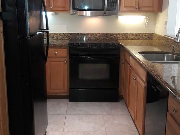 3rd image of 5500 Bentgrass Dr #6-118