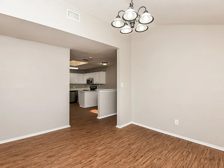 415 Faircrest Dr — Photo 6