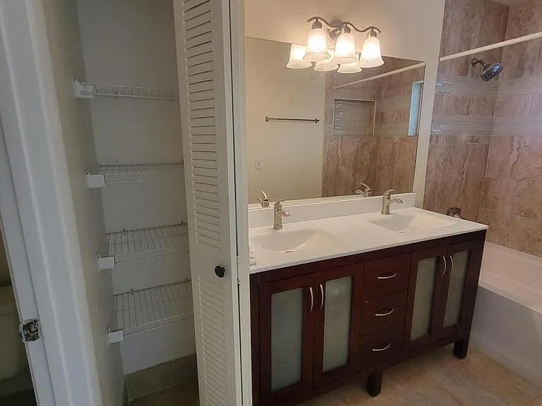2306 SW 82nd Ter — Photo 9