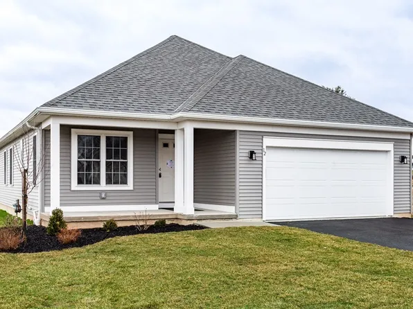 12 Parkglen Dr, Henrietta, NY 14467