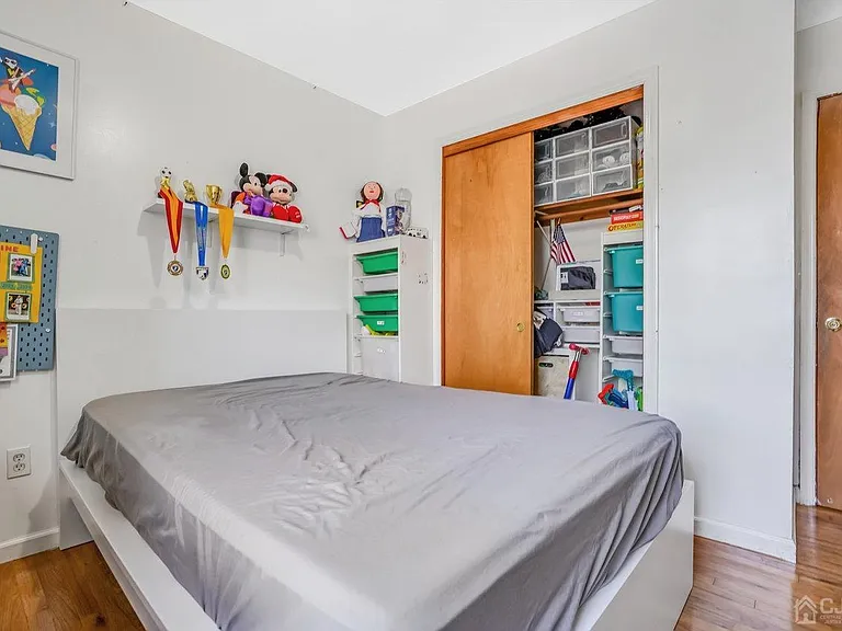 125 Elizabeth Ave — Photo 8