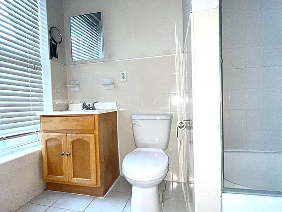 3rd image of 371 Columbia St APT 1L