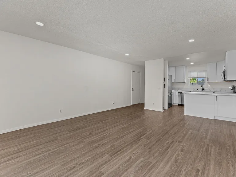 228 Las Flores Dr #15 — Photo 6