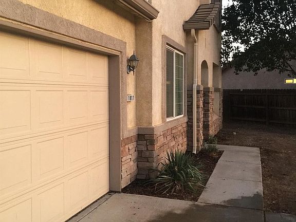 2nd image of 1017 W Minaret Pl