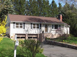 33 Robin Rd, Farmington, CT 06032