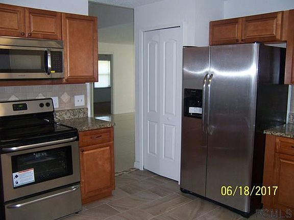 3rd image of 20 Philmont Ln