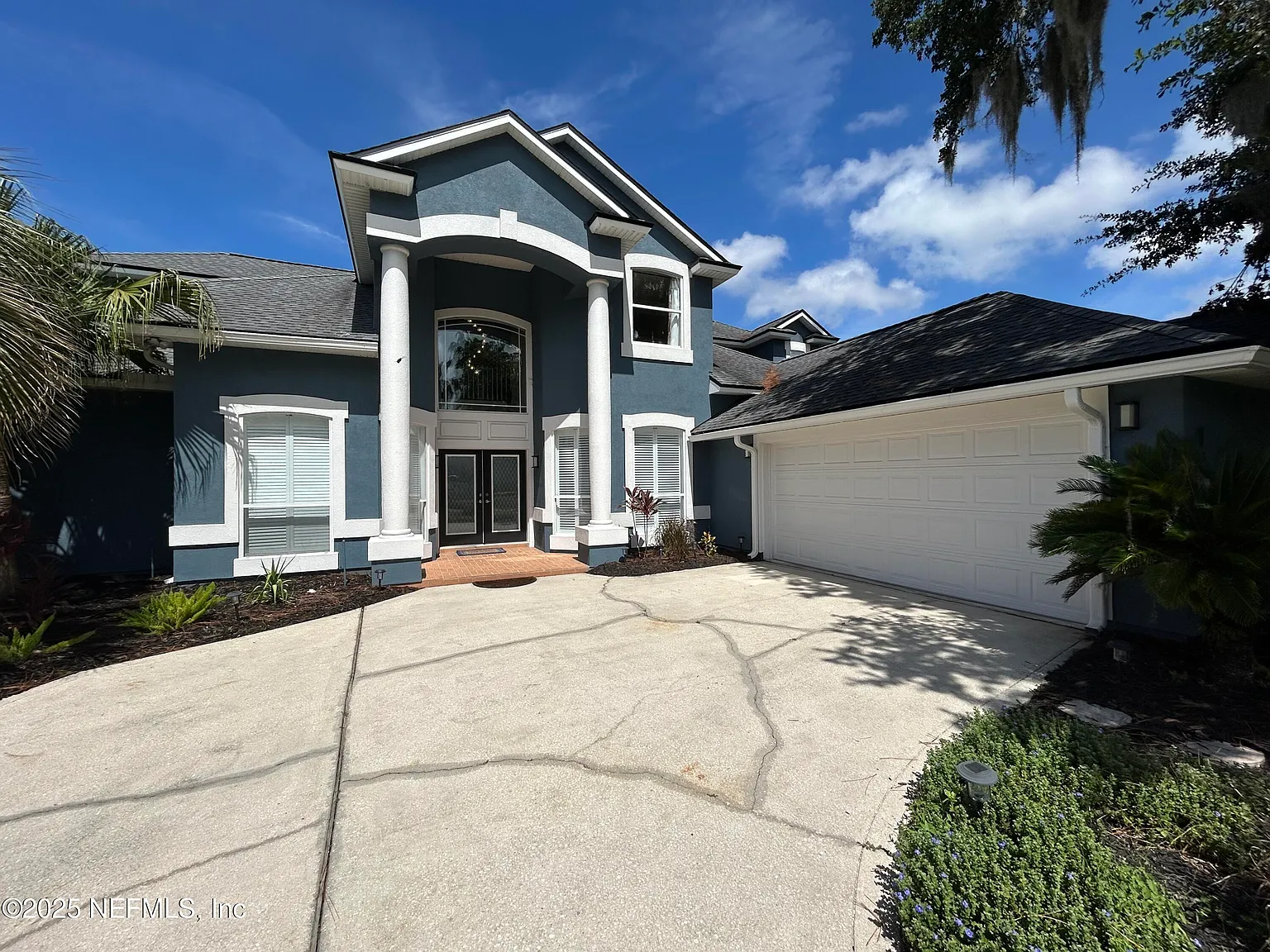 5 bed, 4.5 bath, 3400 sqft, $4,200 — Photo 2