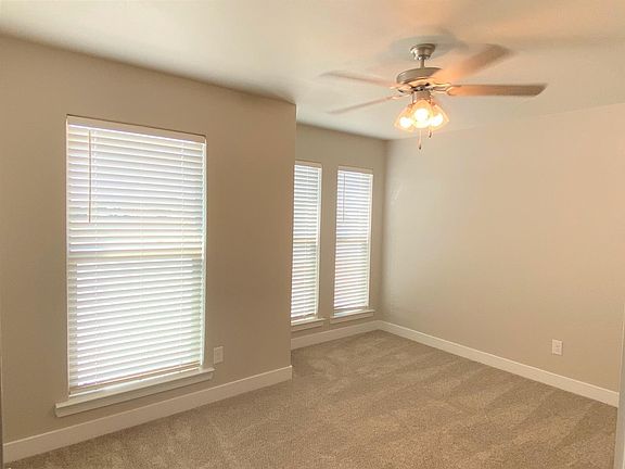 4th image of 10413 Winfield Ave