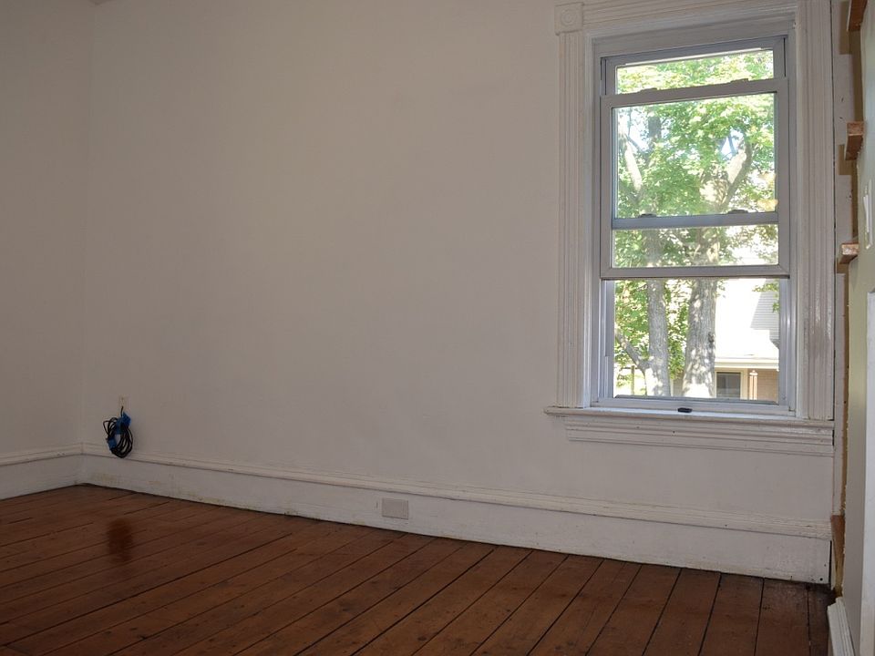 1st image of 24 Weston St #24