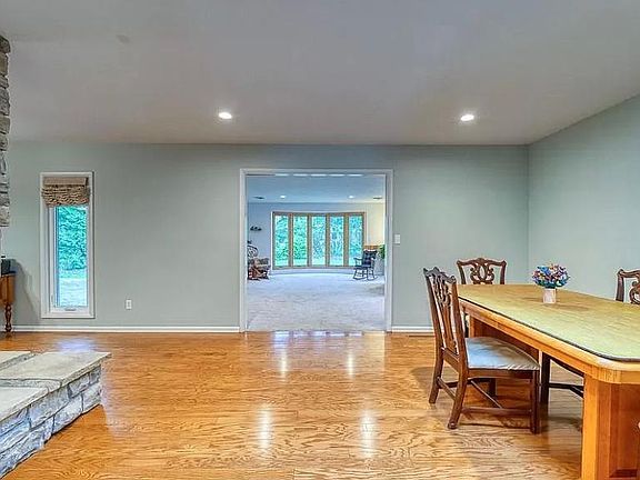 4th image of 31309 Tuttle Dr