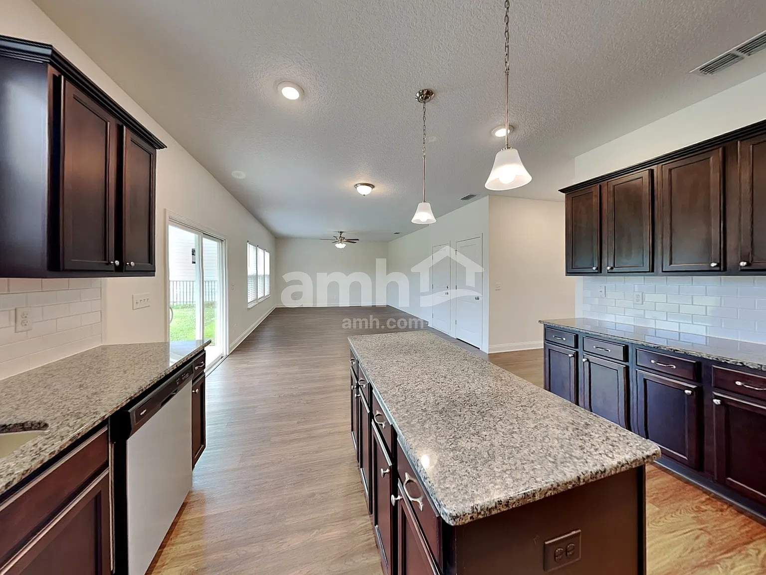 4 bed, 2.5 bath, 2373 sqft, $2,595 — Photo 4