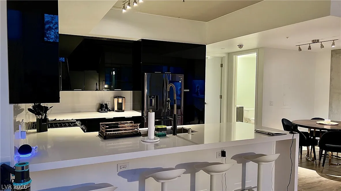 2 bed, 2.5 bath, 1491 sqft, $3,800 — Photo 4