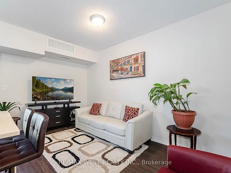 570 Lolita Gdns #209 — Photo 6