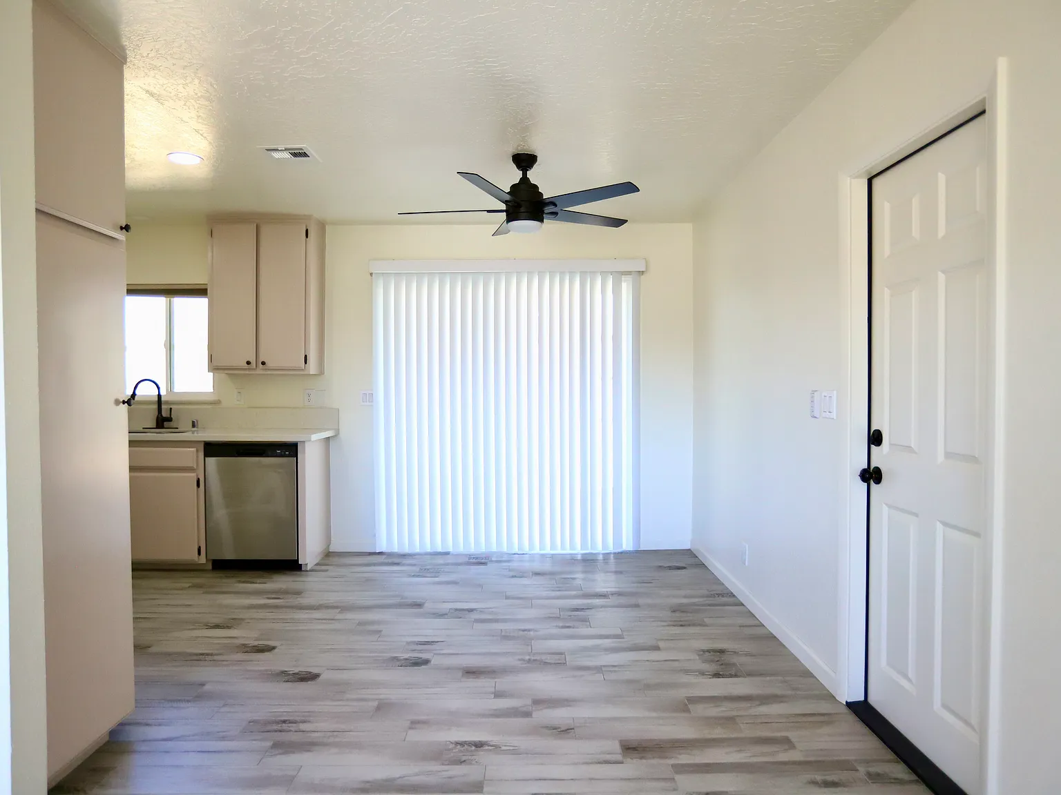 2 bed, 1100 sqft, $2,095 — Photo 2