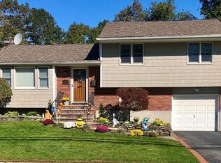 77 Miller Blvd, Syosset, NY 11791